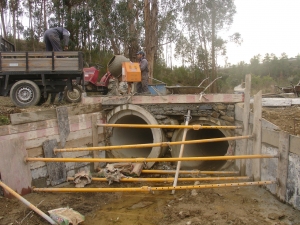 Muros de Suporte de Terras em Pontão no Estevês